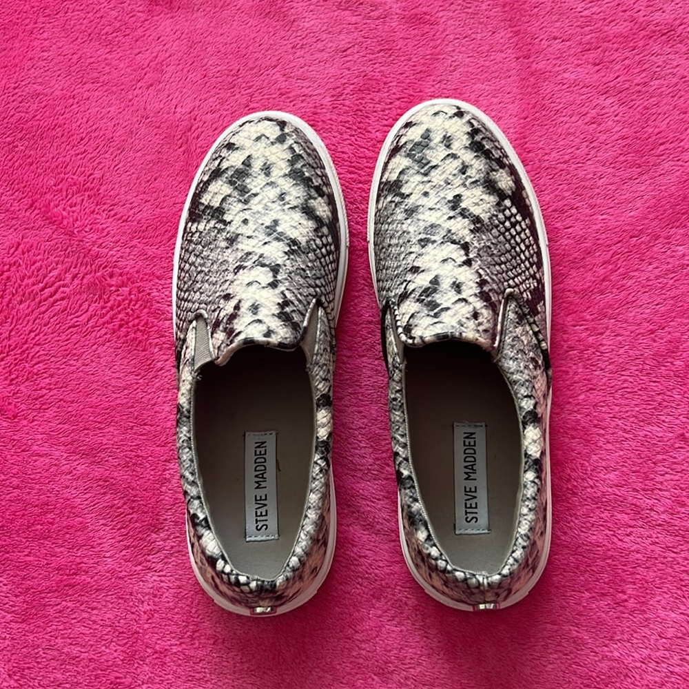 Steve Madden Snakeskin slip-on shoes